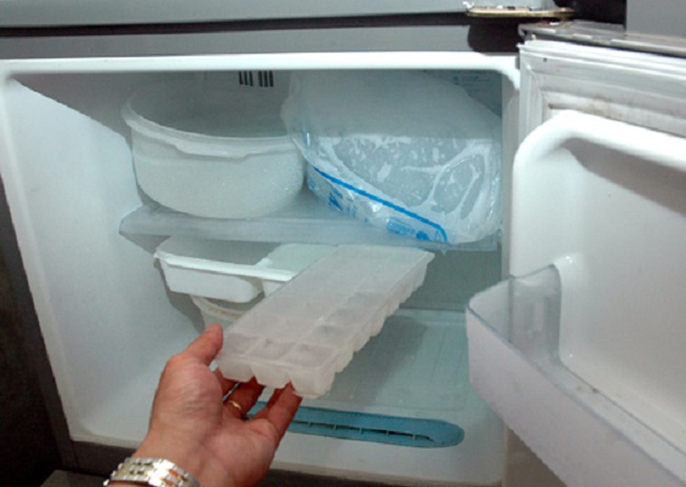 tủ lạnh chảy nước ngăn đá