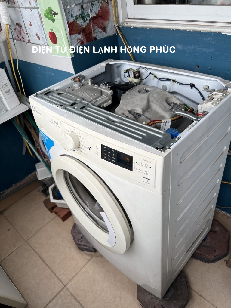 máy giặt electrolux kêu to khi vắt