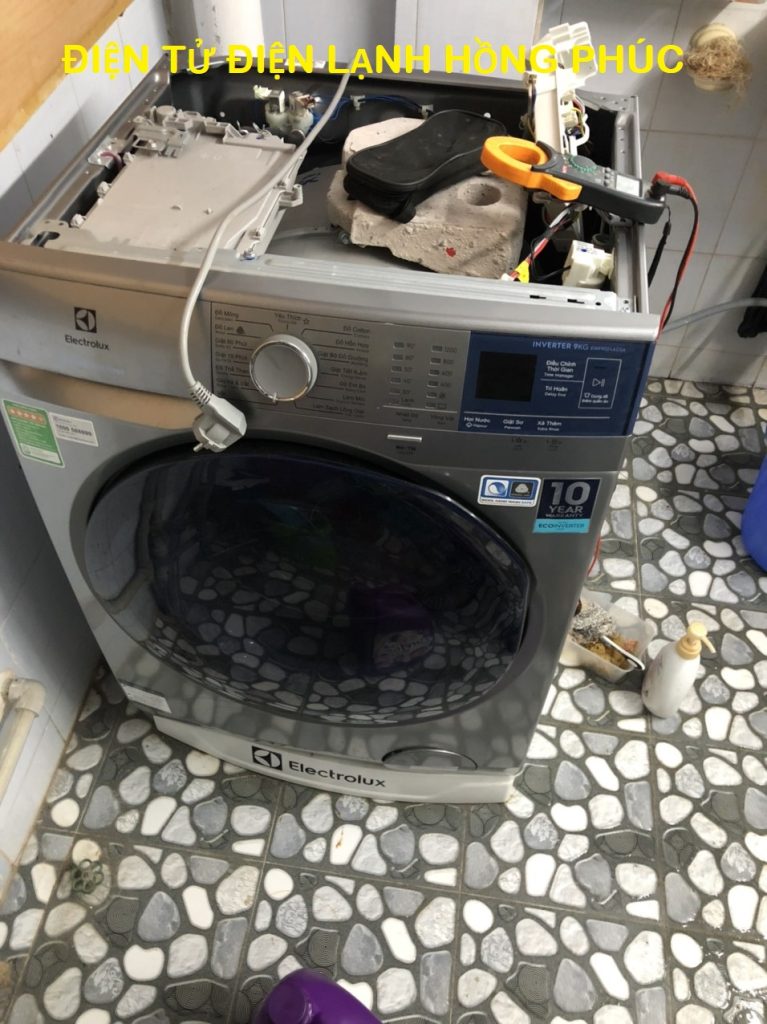 máy giặt electrolux không mở được cửa sau khi giặt xong